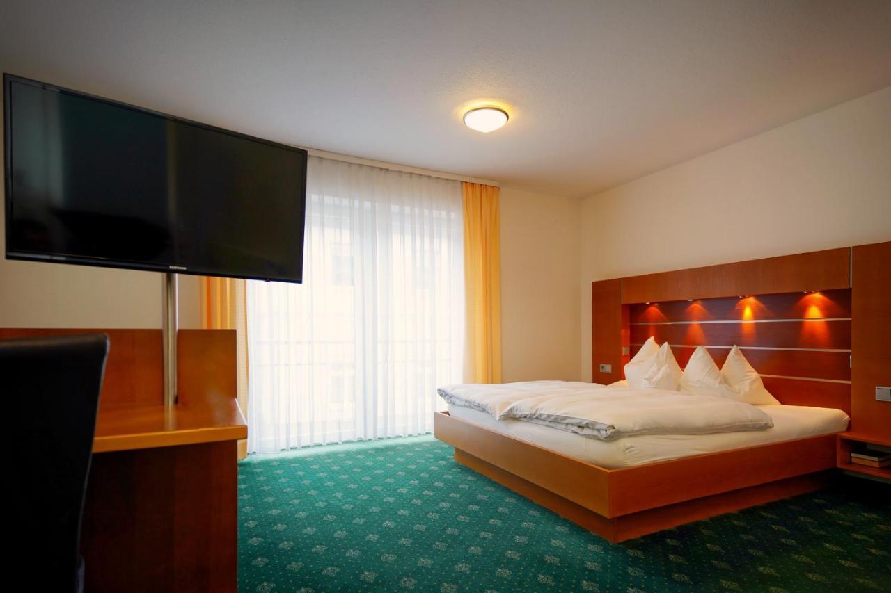 Hotel Gruener Baum Garni Krumbach Exteriér fotografie