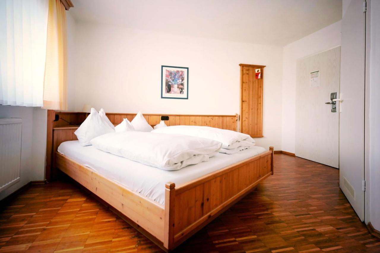Hotel Gruener Baum Garni Krumbach Exteriér fotografie