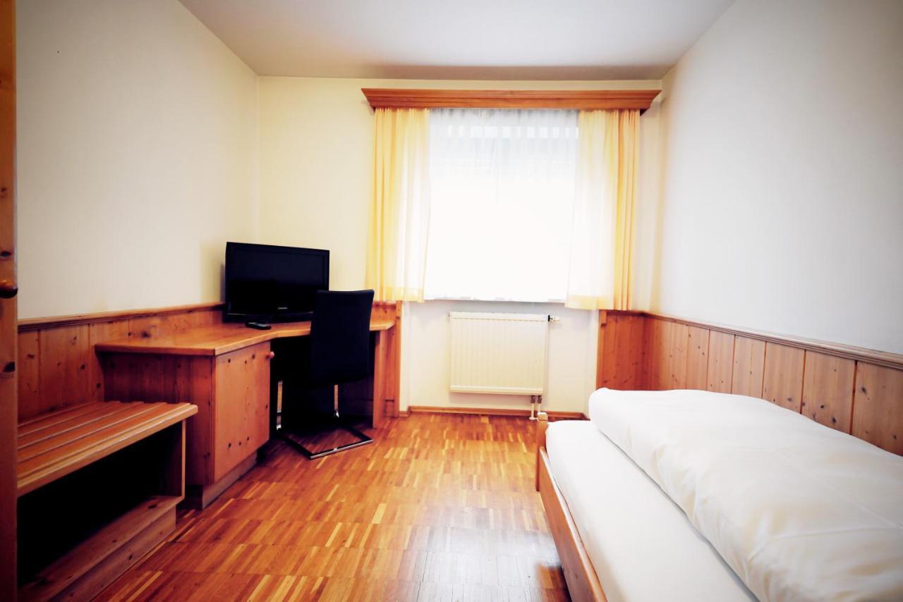 Hotel Gruener Baum Garni Krumbach Exteriér fotografie