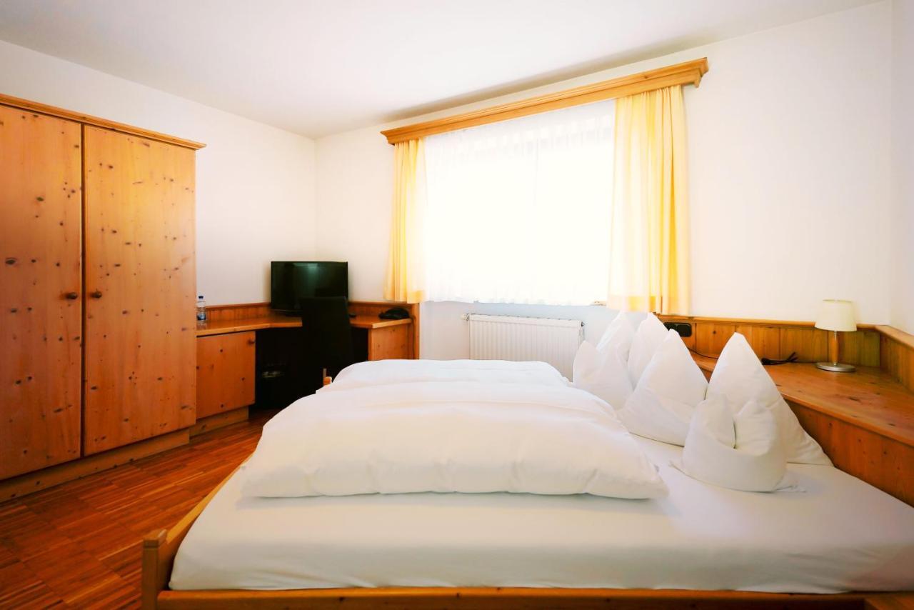 Hotel Gruener Baum Garni Krumbach Exteriér fotografie