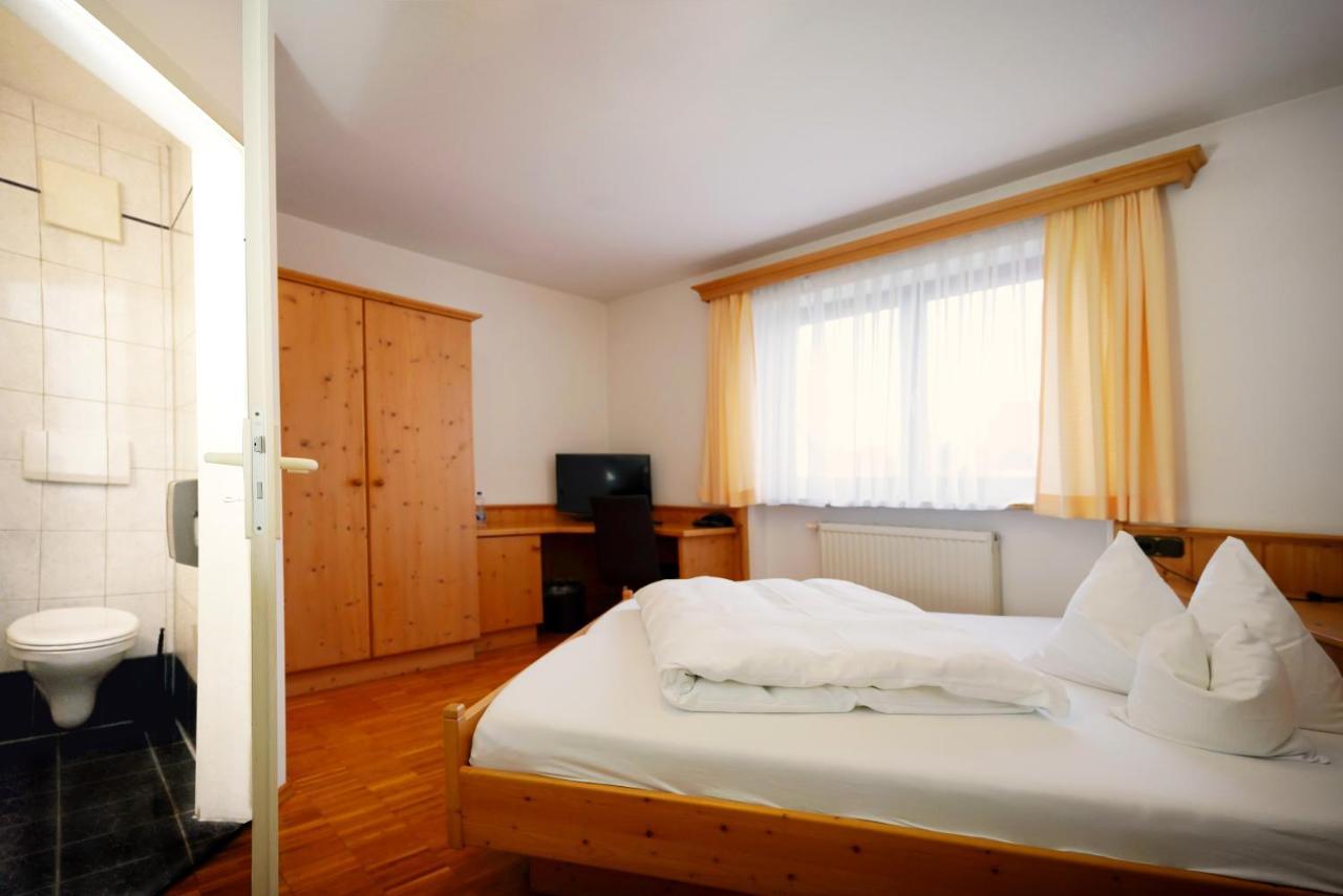 Hotel Gruener Baum Garni Krumbach Exteriér fotografie