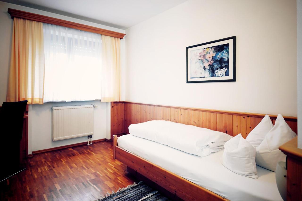 Hotel Gruener Baum Garni Krumbach Exteriér fotografie